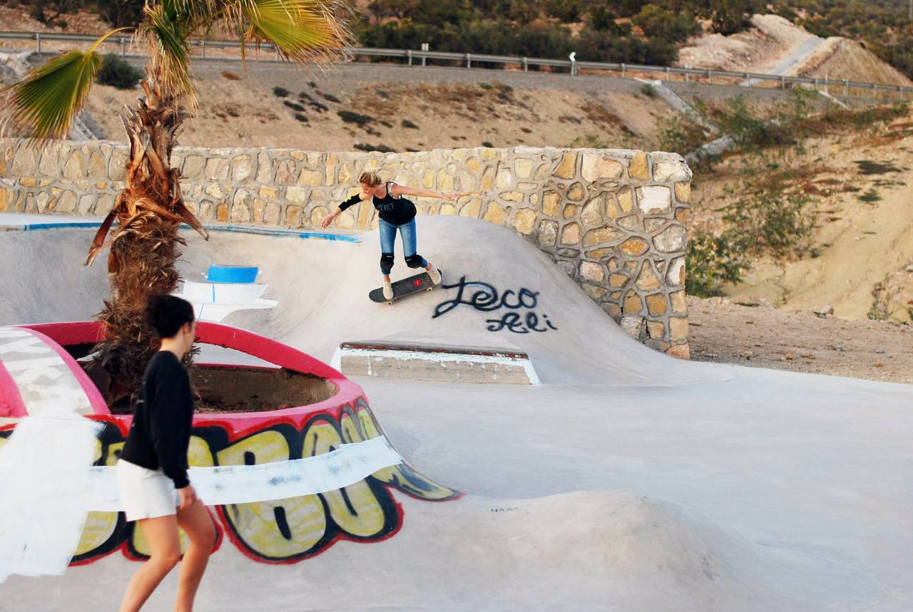 Skateboarding gallery image 4